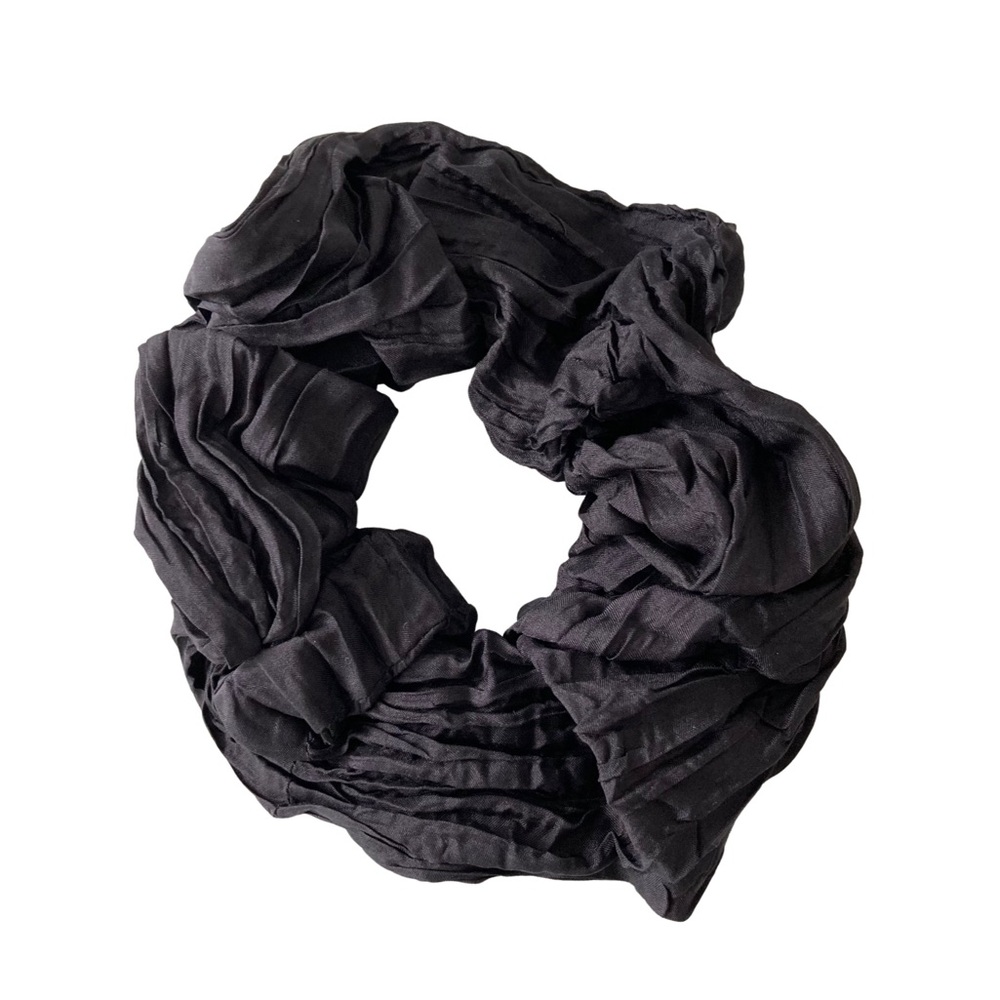100% Silk Crush Pleated Scrunchie - Black